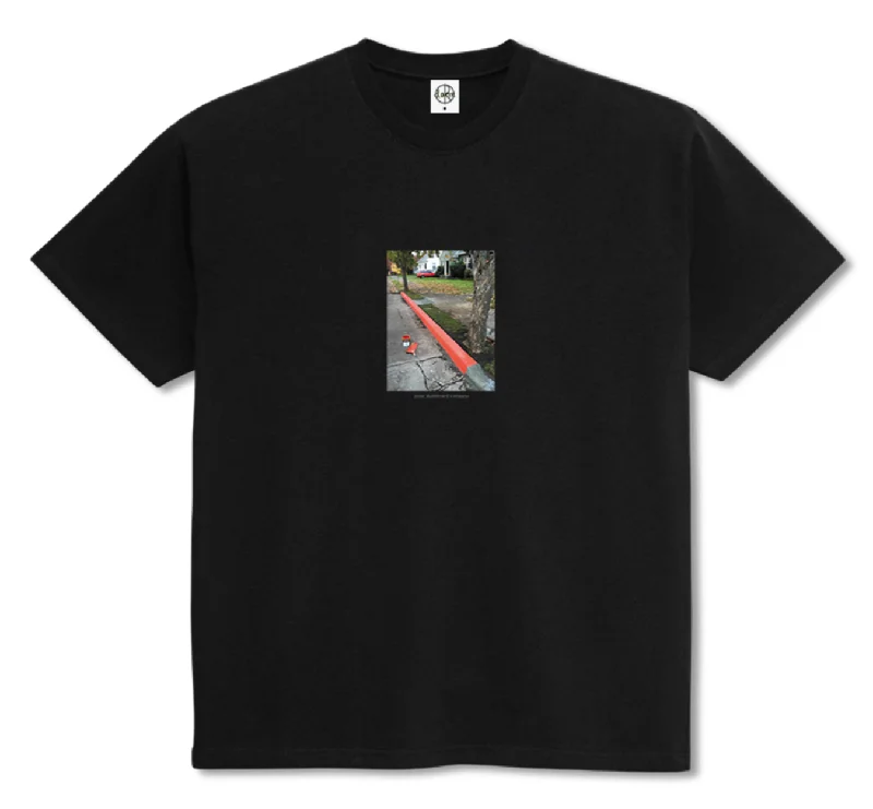 Polar Red Curb Tee - Black